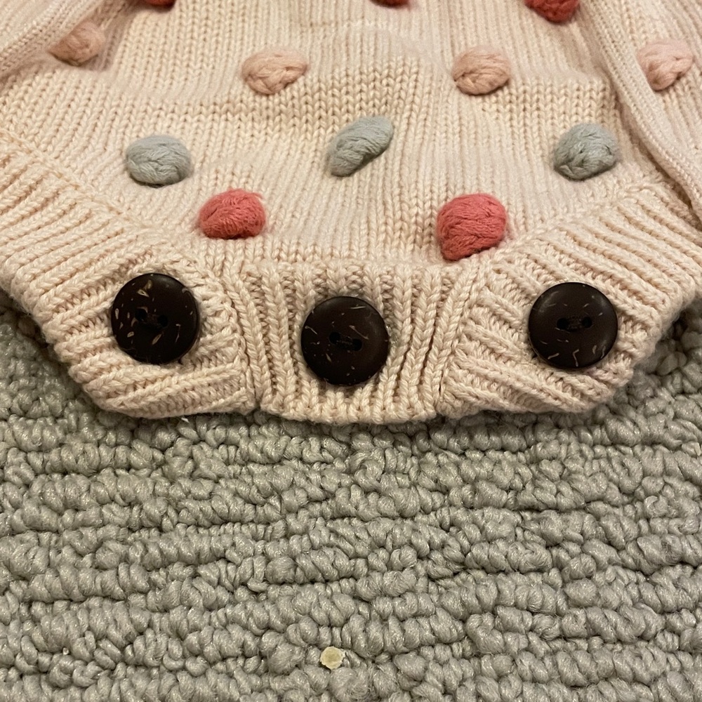 Baby or toddler sized 3-6M Cute Knit Baby Romper with colorful Pom Poms & tie - Picture 3 of 7